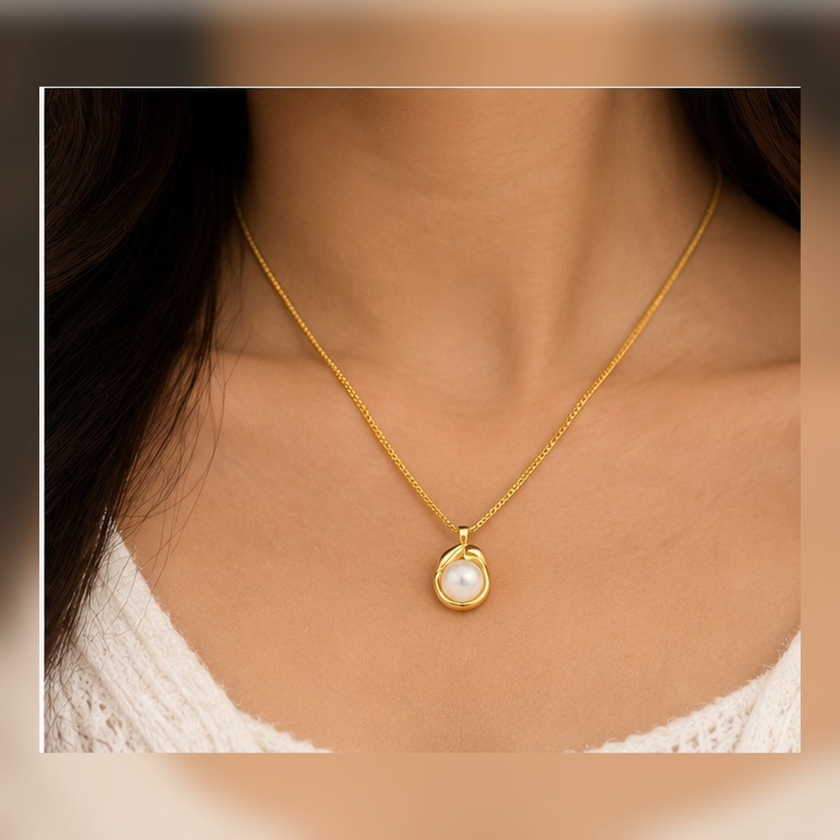 Pearl Bezel Pendant Necklace